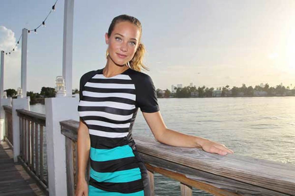 hannah-davis-pret-a-surf-2.jpg